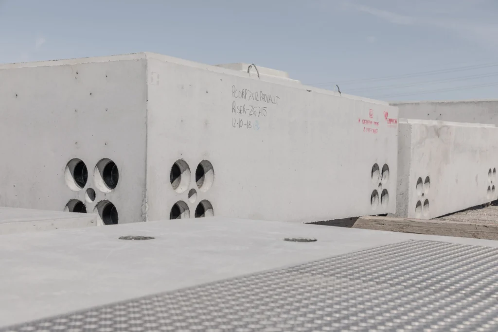 Precast-Concrete-Vaults